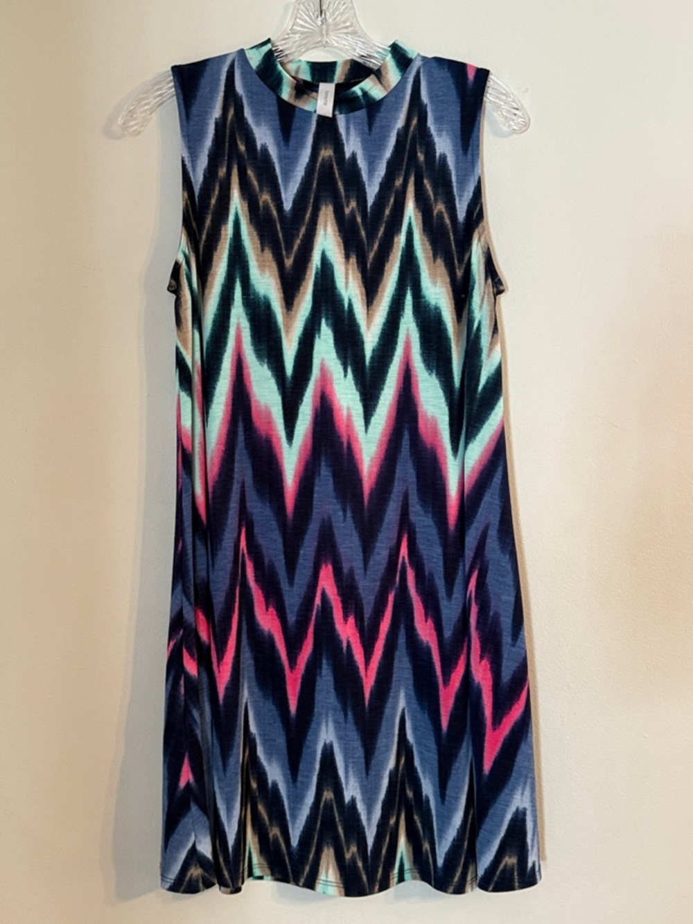 Honeyme Sleeveless Chevron Shift Dress in Multicolor S Zigzag Print Stretch USA